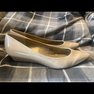 Adrienne Vittadini beige pumps, wedge heel size US 11